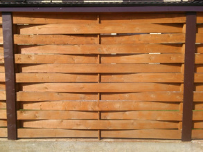 Кирпичный забор на ленточном фундаменте 12 метров