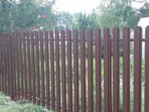 Забор из евроштакетника с утрамбовкой щебнем 12 соток