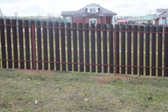 Забор из евроштакетника с утрамбовкой щебнем 60 метров