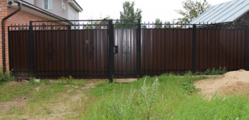 Забор из профнастила с воротами и калиткой 100 метров