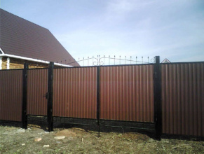 Забор из профнастила с воротами и калиткой 10 соток