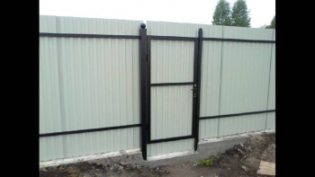 Забор из профнастила с воротами и калиткой 15 соток