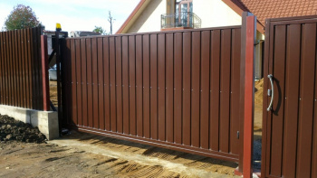 Забор из профнастила с воротами и калиткой 200 метров