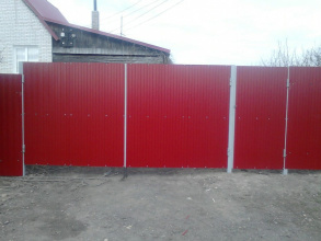 Забор из профнастила с воротами и калиткой 30 метров