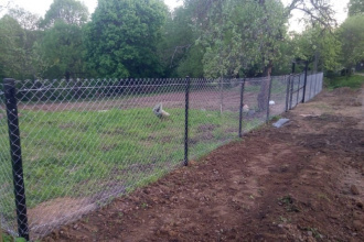 Забор из сетки рабицы в натяг с протяжкой арматуры 6 соток