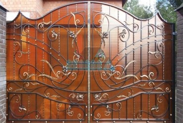 Кованые заборы с поликарбонатом