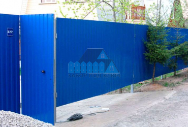 Забор из профнастила с утрамбовкой щебнем