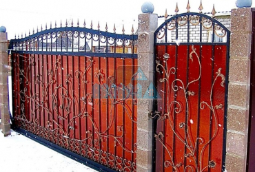 Кованные заборы с поликарбонатом